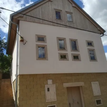 Nyaraló U Krizu *
